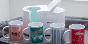 Beitragsbild des Blogbeitrags Lustige-Weihnachtstassen mit der Cricut Mug Press 