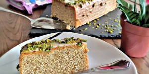Beitragsbild des Blogbeitrags Avocadokuchen- zuckerfrei