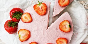 Beitragsbild des Blogbeitrags Zuckerfreier Erdbeerkuchen