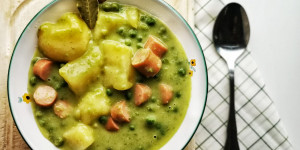 Beitragsbild des Blogbeitrags Rezept Kartoffel- Erbseneintopf mit Würstchen