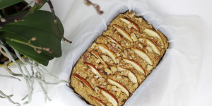 Beitragsbild des Blogbeitrags Saftiger Müsli- Frühstückskuchen mit Äpfel 