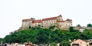 Beitragsbild des Blogbeitrags Burghausen: Die weltlängste Burg 