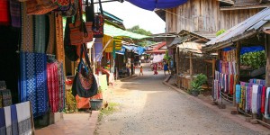 Beitragsbild des Blogbeitrags Mein Asien-Reisetagebuch: Laos – Abstecher zur Whisky Village und der Buddha-Höhle Pak Ou 