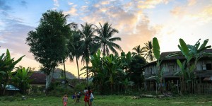 Beitragsbild des Blogbeitrags Mein Asien-Reisetagebuch: Laos – Leben wie Einheimische in Vang Vieng und Besichtigung des Pha Ngern Aussichtspunkts