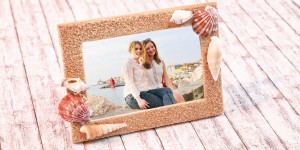 Beitragsbild des Blogbeitrags DIY-Geschenk für Reisefans: Persönlicher Bilderrahmen als Andenken für den gemeinsamen Urlaub 