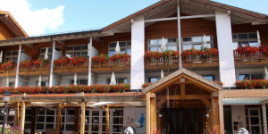 Beitragsbild des Blogbeitrags Wo Genuss zum Alltag wird – Auszeit in Hartls Parkhotel Bad Griesbach