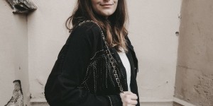 Beitragsbild des Blogbeitrags Beside Church | Minimalist Outfit