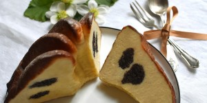 Beitragsbild des Blogbeitrags Einzigartig fluffiger Topfenmohngugelhupf