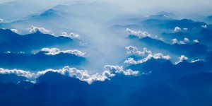 Beitragsbild des Blogbeitrags Professionalität im Personalmanagement und die Farbe Blau