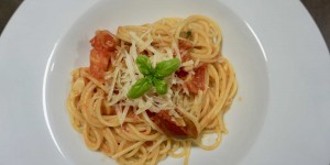 Beitragsbild des Blogbeitrags recipes – schnelle Sommer-Pasta mit frischen Tomaten 