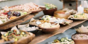 Beitragsbild des Blogbeitrags Nachhaltig heiraten – Teil 4: Nachhaltige Speisen auf Hochzeiten