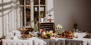 Beitragsbild des Blogbeitrags Hochzeitsbuffet: Die Vor- und Nachteile 