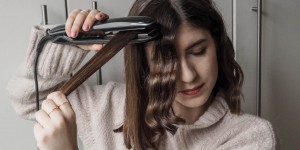 Beitragsbild des Blogbeitrags Beach Waves Tutorial mit dem Glätteisen