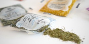 Beitragsbild des Blogbeitrags Altes Kräuterwissen zum Würzen – Bio-Gewürzmischungen von Sonnentor (Werbung)