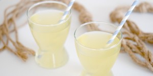 Beitragsbild des Blogbeitrags Erfrischend ungewöhnlich: Apfel-Karotten-Ingwer Sirup