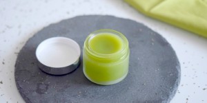 Beitragsbild des Blogbeitrags Kühlender Pfefferminz-Fußbalsam – macht müde Füße wieder munter!