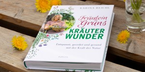 Beitragsbild des Blogbeitrags (Werbung) Buchrezension: „Fräulein Grüns Kräuterwunder“ von Karina Reichl