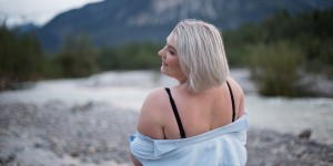 Beitragsbild des Blogbeitrags körperbewusstsein: wie du endlich frieden mit deiner figur schließt