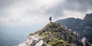 Beitragsbild des Blogbeitrags Tristkopf (2210m) und Rifflkopf (2254m) – eine Überschreitung und ein Hochgeschirr später