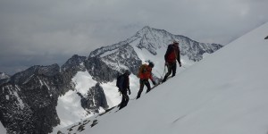 Beitragsbild des Blogbeitrags Gr. Geiger (3.360m): Nordgrat-Freuden beim Eiskurs der Bergrettung Salzburg 