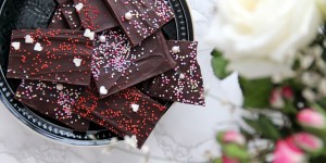 Beitragsbild des Blogbeitrags DIY Valentinstagsgeschenk - Bruchschokolade