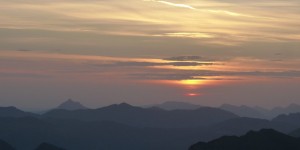 Beitragsbild des Blogbeitrags Sonnenaufgang auf der Kanisfluh – Wanderung im Bregenzerwald 