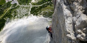 Beitragsbild des Blogbeitrags Klettern am Falzaregopass – Orizzonti di Gloria am kleinen Lagazuoi 