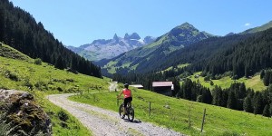 Beitragsbild des Blogbeitrags Eine E-Bike Tour im Montafon! Von Tschagguns bis zur Lindauer Hütte!