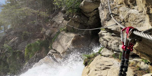 Beitragsbild des Blogbeitrags 7 herrliche Klettersteige entlang von Wasserfällen. Abkühlung garantiert!