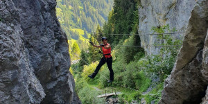 Beitragsbild des Blogbeitrags Mit dem ultraleichten Vapor Kletterhelm von Black Diamond unterwegs am Rongg Wasserfall Klettersteig