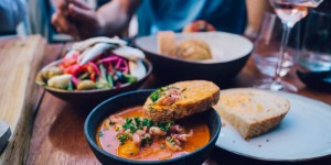 Beitragsbild des Blogbeitrags Where to eat in Mechelen – A foodies guide to finding more than waffles and frites.