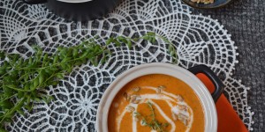 Beitragsbild des Blogbeitrags REZEPT | Paprika-Zucchini-Suppe 