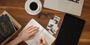 Beitragsbild des Blogbeitrags ÜBERS BLOGGEN | BLOG EINRICHTEN TEIL 1 