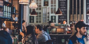 Beitragsbild des Blogbeitrags Vektor Job: Gastronomie und Franchising in Deutschland