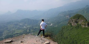 Beitragsbild des Blogbeitrags “Dragon Cliff City”: One Mountain, One Short Hike – Still Chongqing