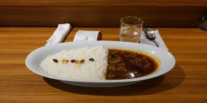 Beitragsbild des Blogbeitrags Auf der Spur von Würze in Japan 15: Ein Hii-Hii Curry (Cup) in einer Mall
