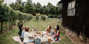 Beitragsbild des Blogbeitrags #reigenderfreundschaft: BOHO PICKNICK MIT DEN MÄDELS 