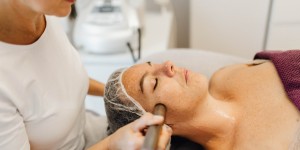 Beitragsbild des Blogbeitrags HAUT AB 30: ANTI-AGING GESICHTSBEHANDLUNG 