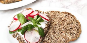Beitragsbild des Blogbeitrags #dasfrühstückchen – Leinsamenbrötchen