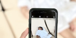 Beitragsbild des Blogbeitrags #alwaysonline – Wir verlieren den Augenblick in dem wir versuchen ihn festzuhalten und ihn mit unseren liebsten zu teilen