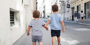 Beitragsbild des Blogbeitrags #geschwisterliebe – ein Baby ist unterwegs | wie man Geschwisterneid verhindern kann
