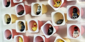 Beitragsbild des Blogbeitrags #niewiederchaos – DIY Legoaufbewahrung aus Fruchtzwerge Bio Bechern
