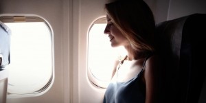 Beitragsbild des Blogbeitrags #strongmind – Tipps damit ein Langstreckenflug schnell und angstfrei vergeht und man entspannt am Urlaubsort ankommt