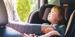 Beitragsbild des Blogbeitrags #sicherheitgehtvor – 5 Kindersitzregel, die alle Eltern beachten sollten