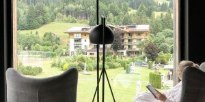 Beitragsbild des Blogbeitrags #justrelax – 5 Tipps, wie du ein Wellnesswochende mit Kindern genießen kannst | und unsere Erfahrungen im Naturhotel Forsthofgut
