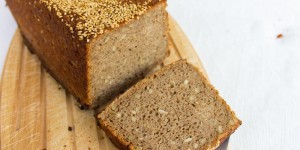 Beitragsbild des Blogbeitrags Vollkornbrot mit Sonnenblumenkernen und Sesam