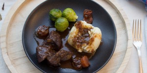 Beitragsbild des Blogbeitrags Hirschragout: ein köstliches Winter-Gericht!