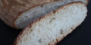 Beitragsbild des Blogbeitrags Kräftiges Weißbrot backen 