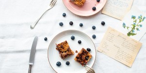 Beitragsbild des Blogbeitrags Streuselkuchen mit Heidelbeeren und Frischkäse
