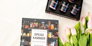 Beitragsbild des Blogbeitrags Meine April-Lieblinge: Schampus-Pimper und mehr für die Speisekammer